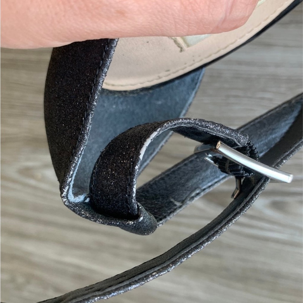Heels - Picture 6 of 6